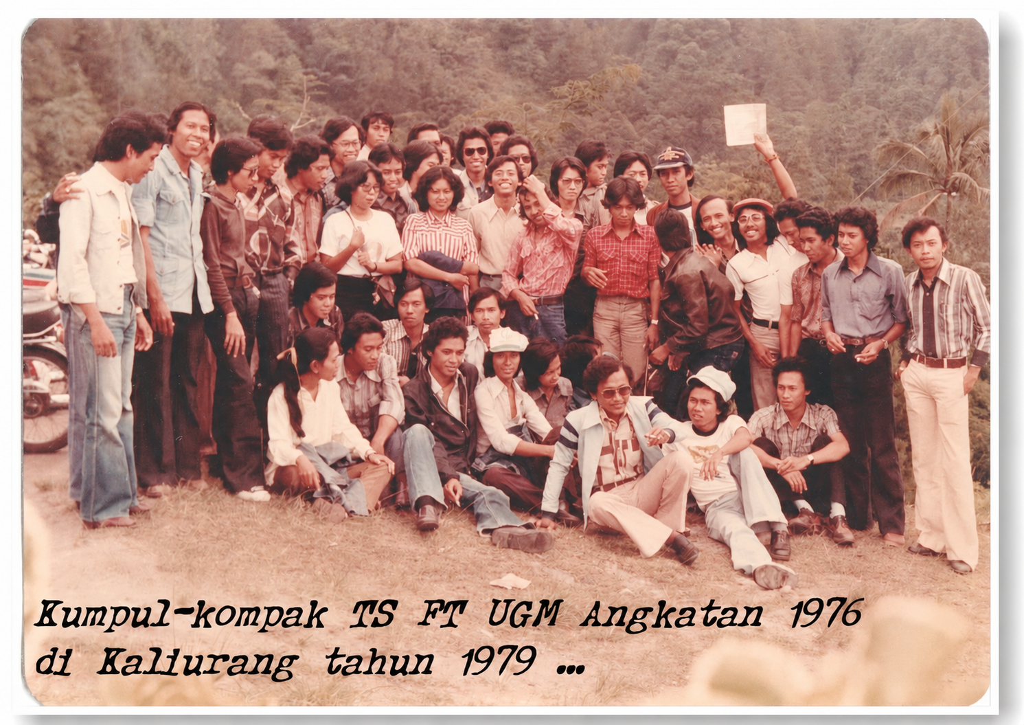 Kumpul-kompak TS FT UGM Angkatan 1976 di Kaliurang tahun 1979